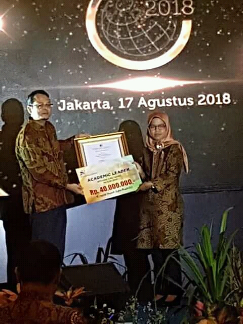 Fitri Khoerunnisa (Kanan), (Foto: IST)