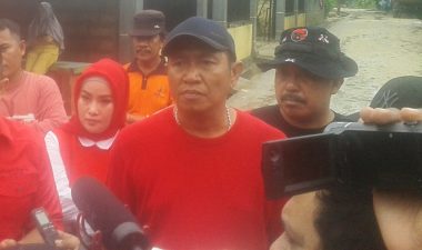 Ishak Ismail (tengah), (Foto: IST)