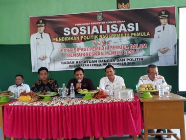 sosilisasi pemilih pemilih pemula di SMA Negri 1 Lembo oleh Kesatuan bangsa dan politik (kesbangpol) kabupaten konawe Utara (Foto: Sulham)