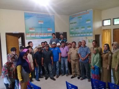Foto Bersama Lurah Wanggudu dan Masyarakat (Foto: Sul)