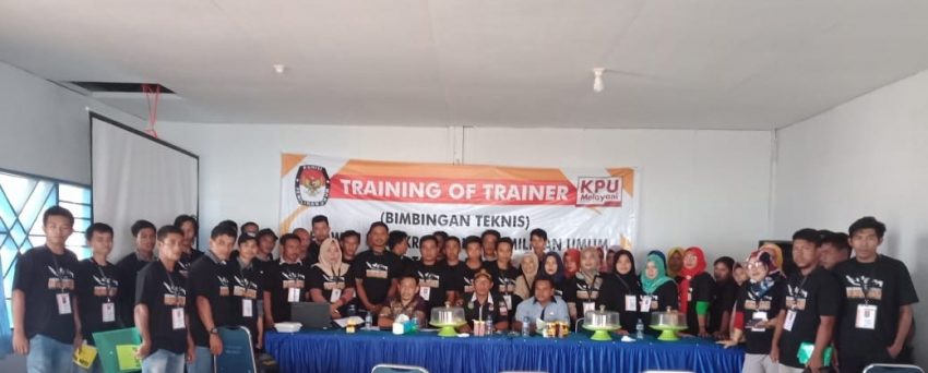 Komisioner KPU Konkep Bersama 55 Relawan Demokrasi (Foto: IST)