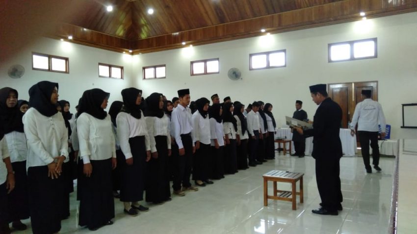 Para Panwas TPS Wangi-Wangi yang Dilantik (Foto: Haslin)