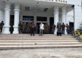 Seorang Peserta Aksi Gerakan Sapu Kolut Sedang Berorasi (Foto: Ahmad)