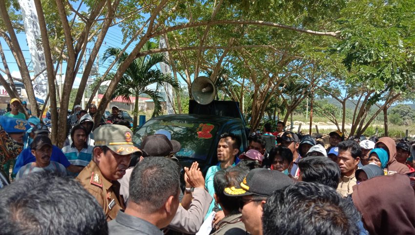 Suasana Aksi di Kantor Bupati Konkep (Foto: Jubirman)