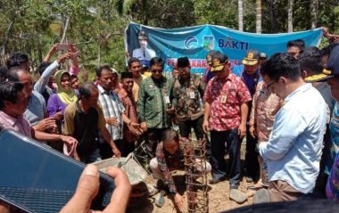 Peletakkan Batu Pertama BTS Jaringan XL 4G di Desa Sinar Masolo Kecamatan Wawonii Tenggara oleh Wabup Konkep