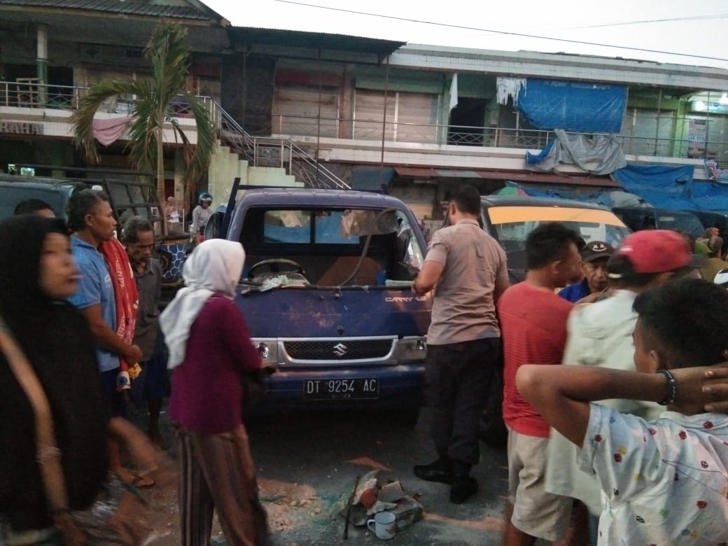 Tampak Mobil yang Diduga Dirusaki oleh Sekelompok Pemuda