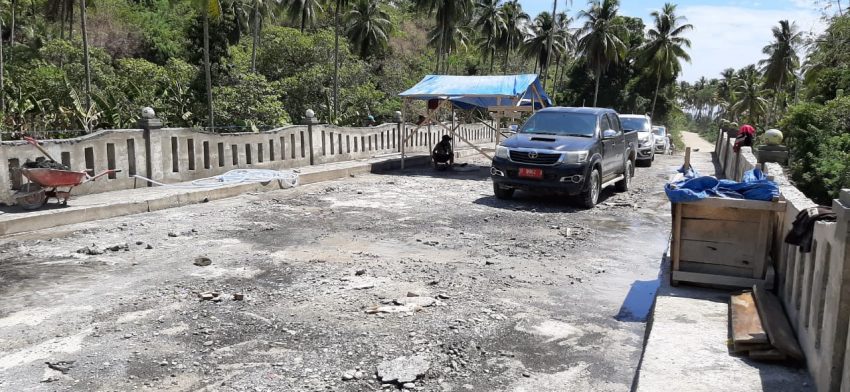 Tampak Jembatan Sungai Mosolo Mulai Dilewati Kendaraan Roda Empat (Foto: IST)